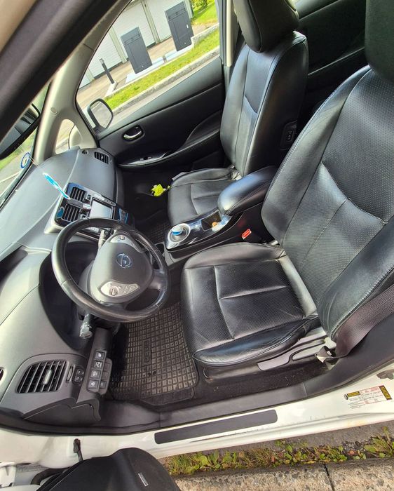 Nissan Leaf 2014 року TEKNA 24кВт з Європи!