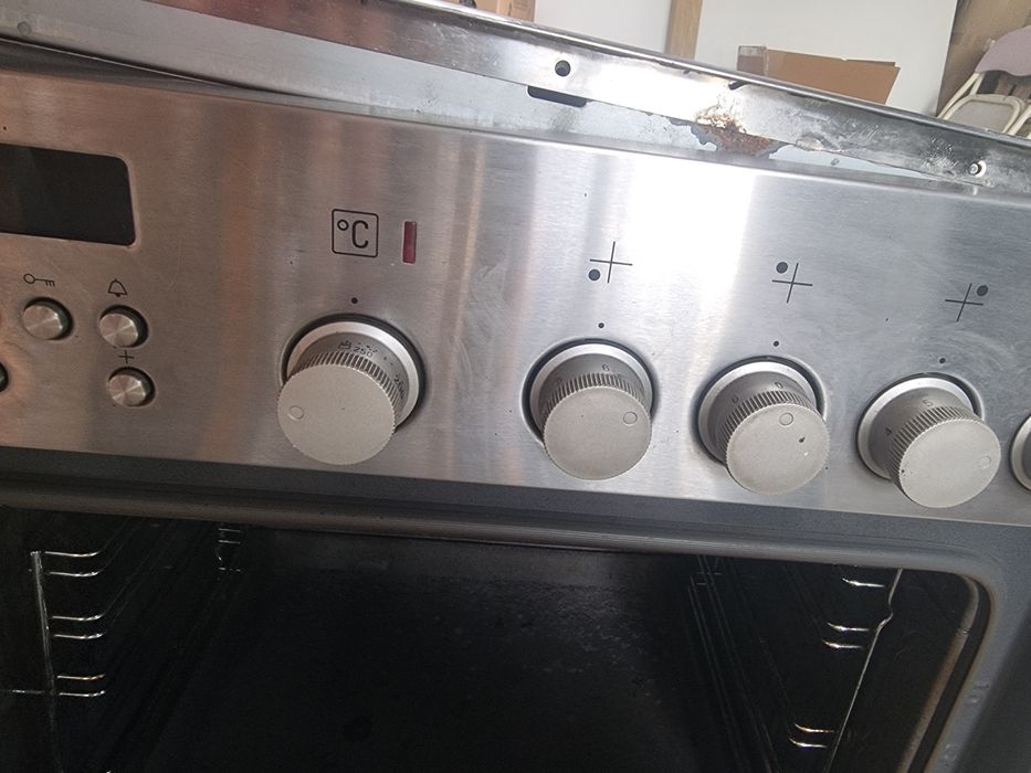 Електро плита з духовою шафою