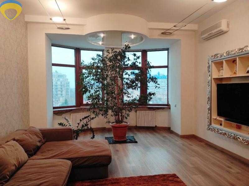 Квартира 107кв.м  у моря вул.Віце-адм.Азарова з паркингом