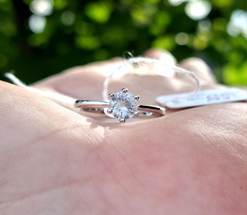 Серебряное кольцо 925 пробы! Фианит Swarovski / Скидка -70%