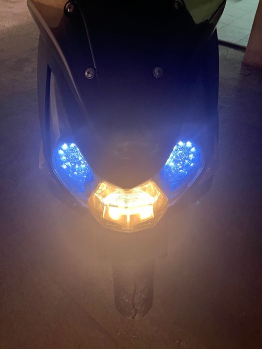 Daelim 125 fi só com 8200km