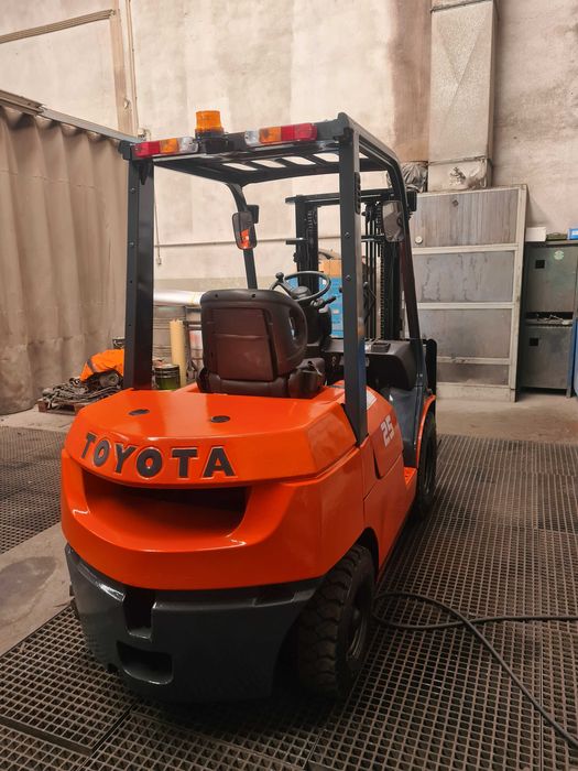 Empilhador Toyota 2500kg