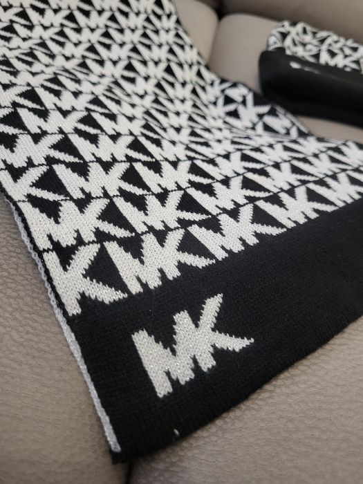 Michael Kors zestaw zimowy czapka szalik monogram czarny biały MK