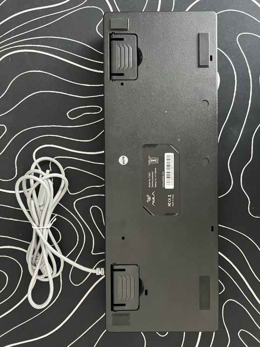 Продам клавіатуру на синіх свічас з нюансом