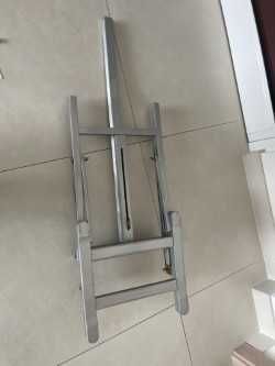 Cavalete em madeira cor cinza para quadro
Como novo