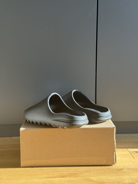 Klapki Yeezy slide