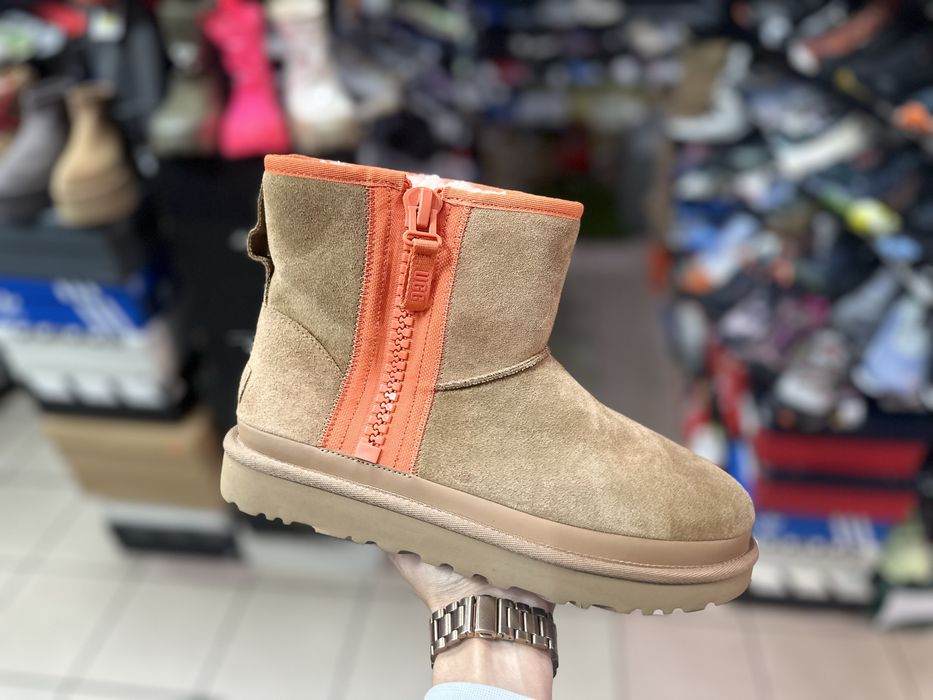 Черевики UGG Classic mini ziper Tape logo ( РОЗМІР 41 )