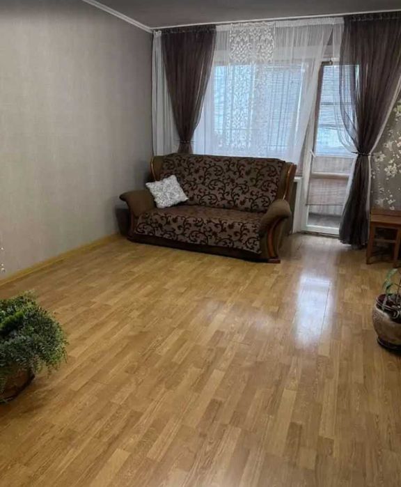 3 кім 65 м2 СЕРЕДНІЙ поверх багатоповерхівки ТОПОЛЬ (718758)