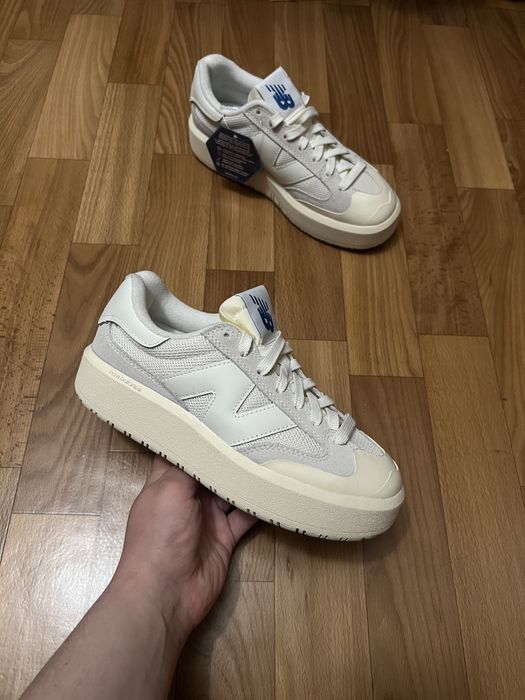 Жіночі кросівки new balance ct302,36р