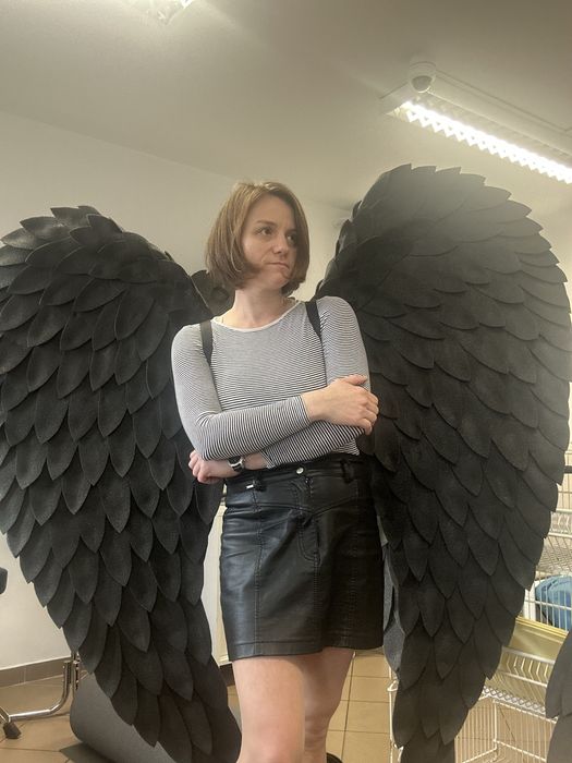 Duże czarnne skrzydła