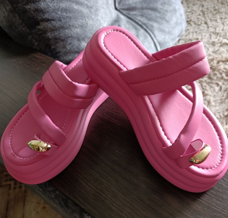 Продам шльопанці нові