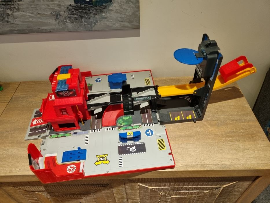 Camião transformável em cidade