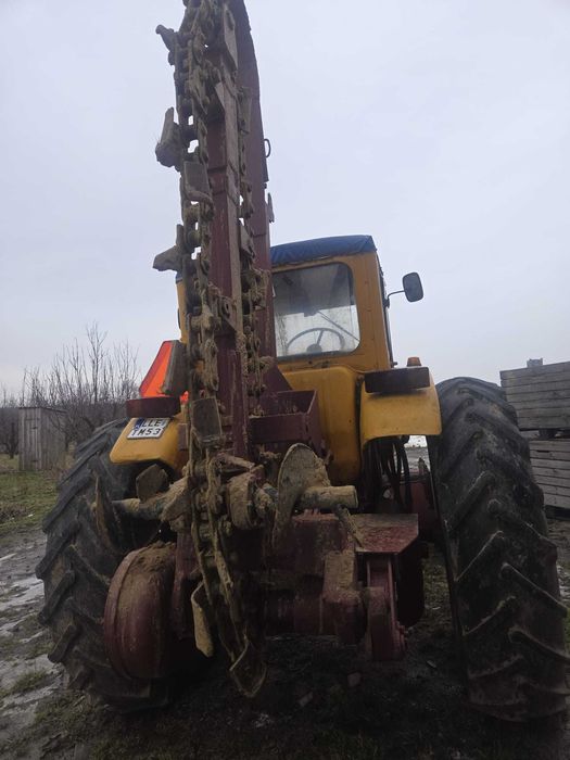 Usługa koparką łańcuchową i gąsienicową