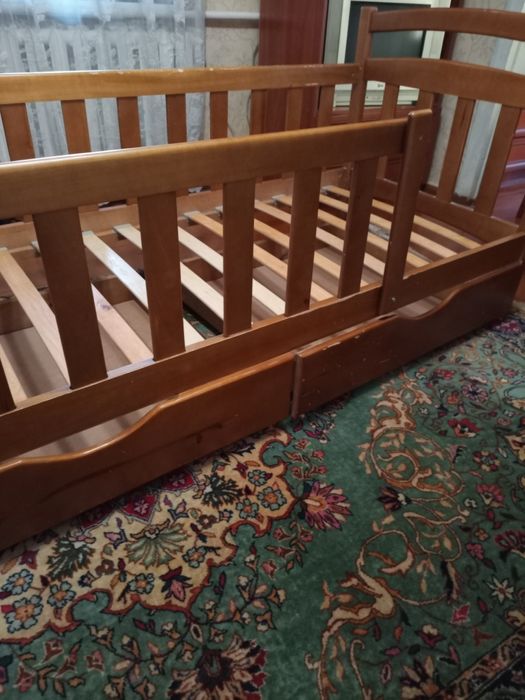 Кровать детская, дерево