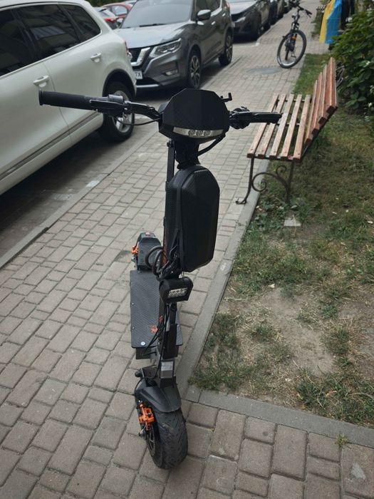 Продам електро самокат Kukirin g4