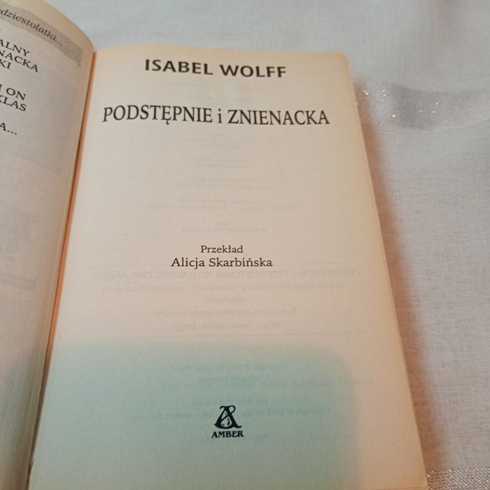 Podstępnie i znienacka. Isabel Wolff