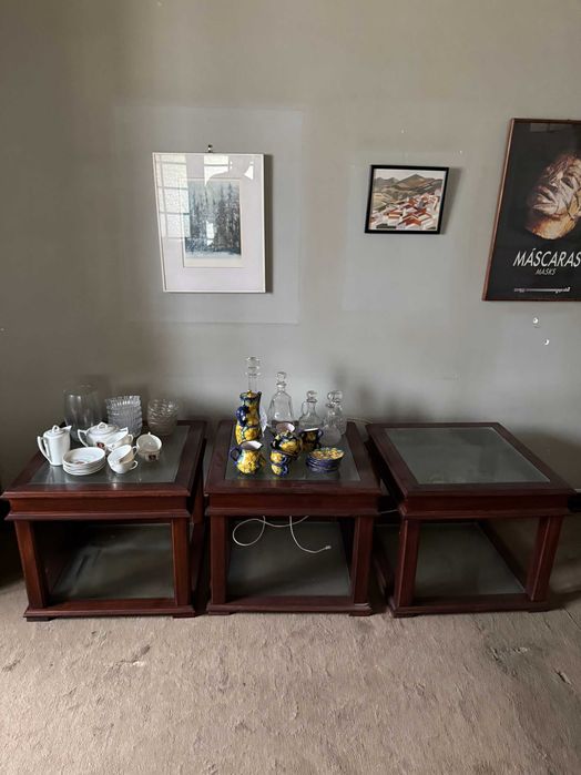 Móveis diversos. Armários, Mesas, etc... (sexta-feira/fim de semana).