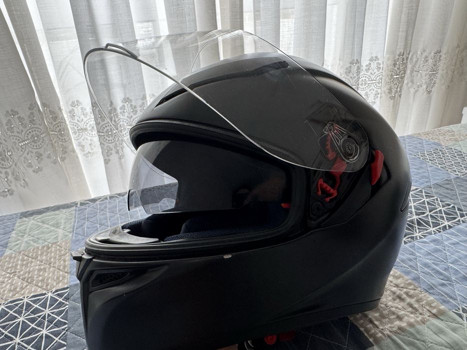 Capacete AGV K5 com viseira solar