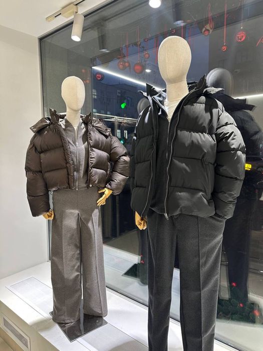 Манекени 2 жіночих і 1 чоловічий