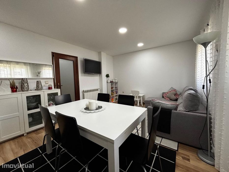 Apartamento T3 Renovado C/ Aquecimento e Garagem - Viseu