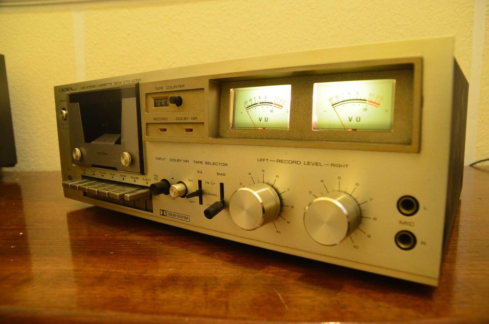 Gravador de cassetes Crown CTD- 2050