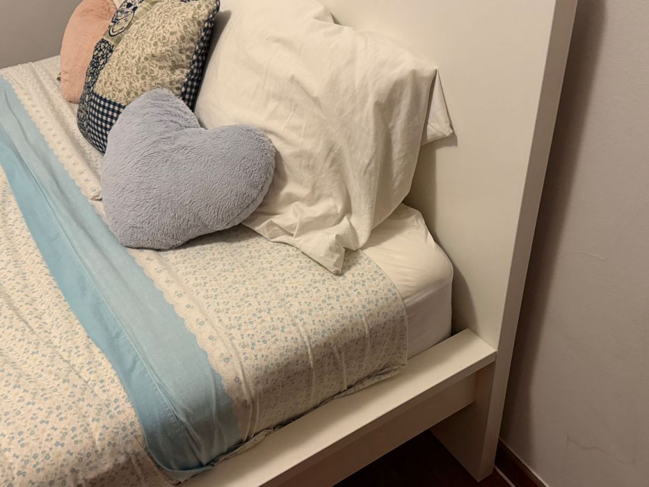 Cama com colchão da ikea a venda