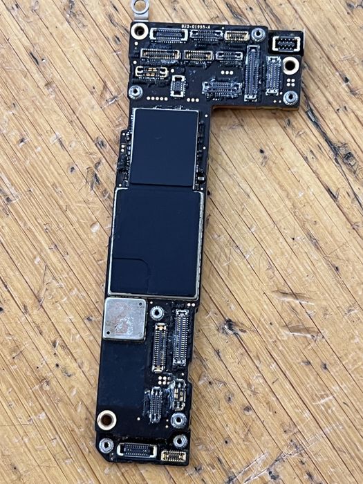 Placa-Mãe iPhone 12 Pro (A) - Para Peças