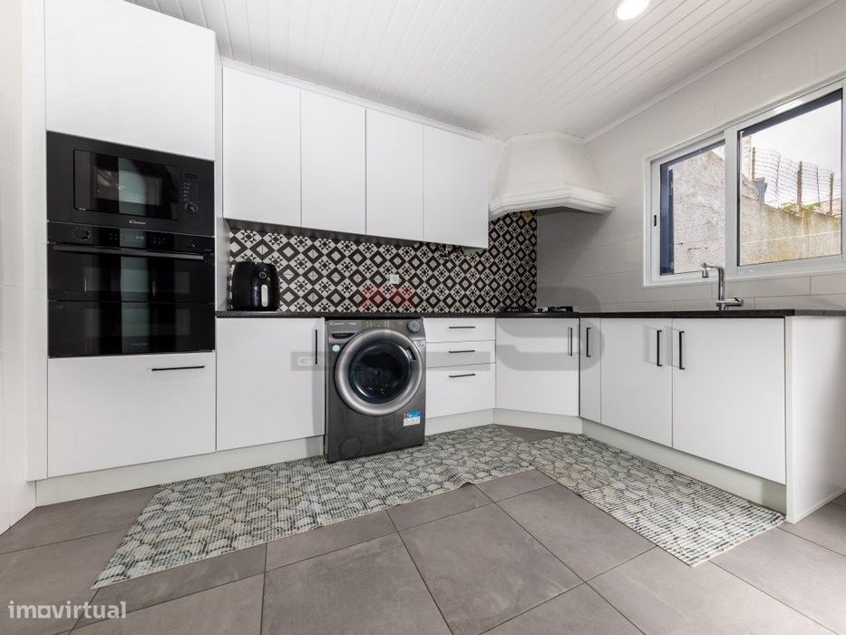 Moradia T4 com Garagem e Quintal nas Calhetas - Ribeira Grande