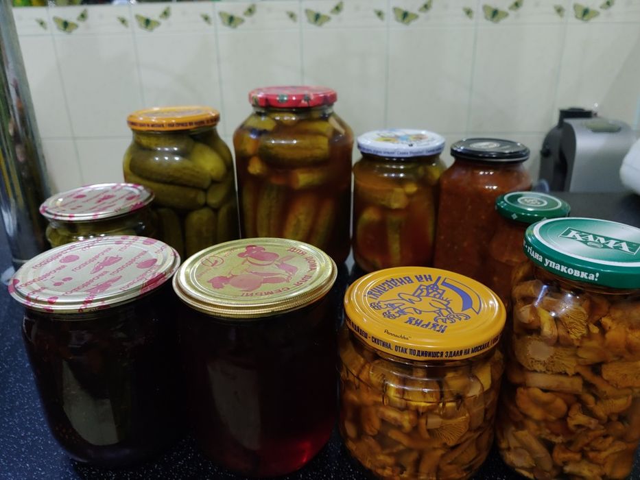 Домашняя консервация , огурчики, лисички, сацебели соус, варенье шишка
