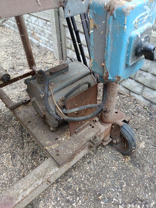 Krajzega stołowa na kółkach solidna metalowa