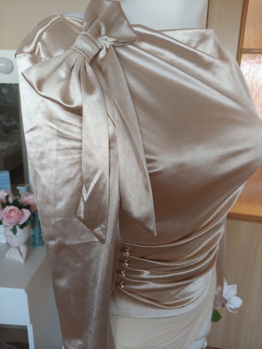 Beżowe eleganckie body