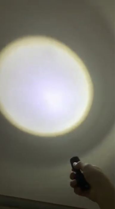 акамуляторний фонарик лед