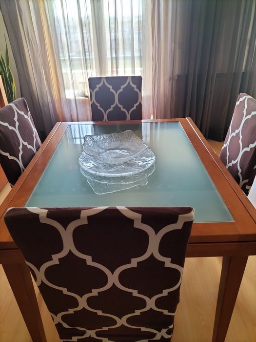Mesa com cadeiras