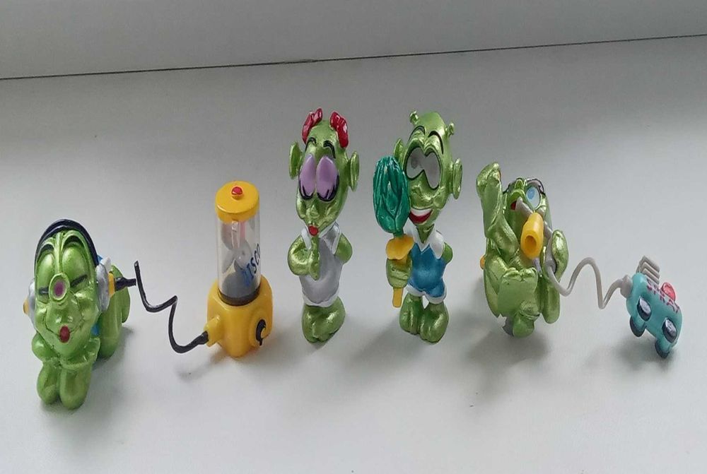 Zestaw Kinder jajko niespodzianka figurki - kosmici