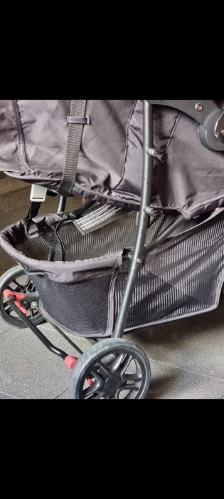 Carrinho de bebê mais cadeirinha confort.