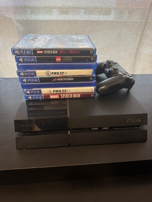 Vendo PlayStation 4 + alguns jogos