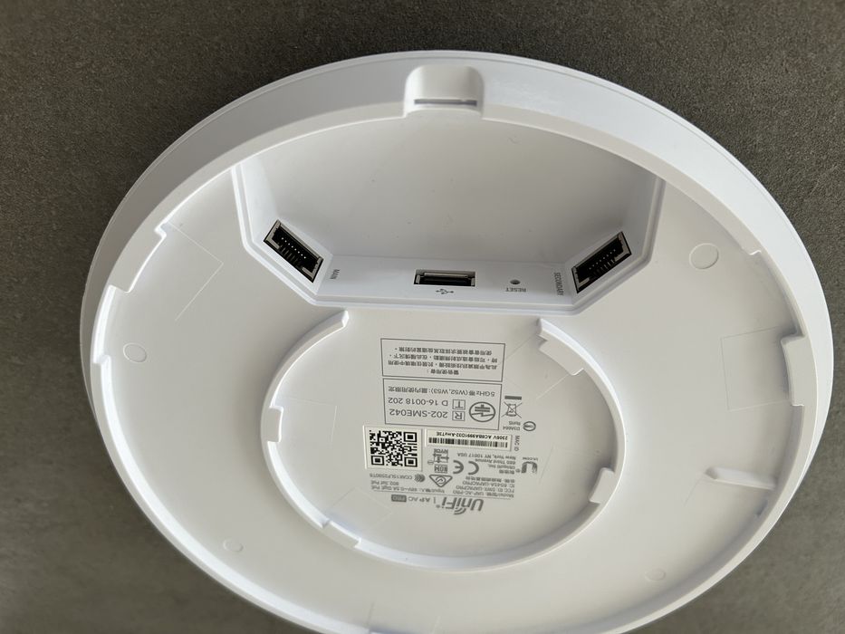 Punk dostepu Ubiquiti UAP AC PRO  Acces Point