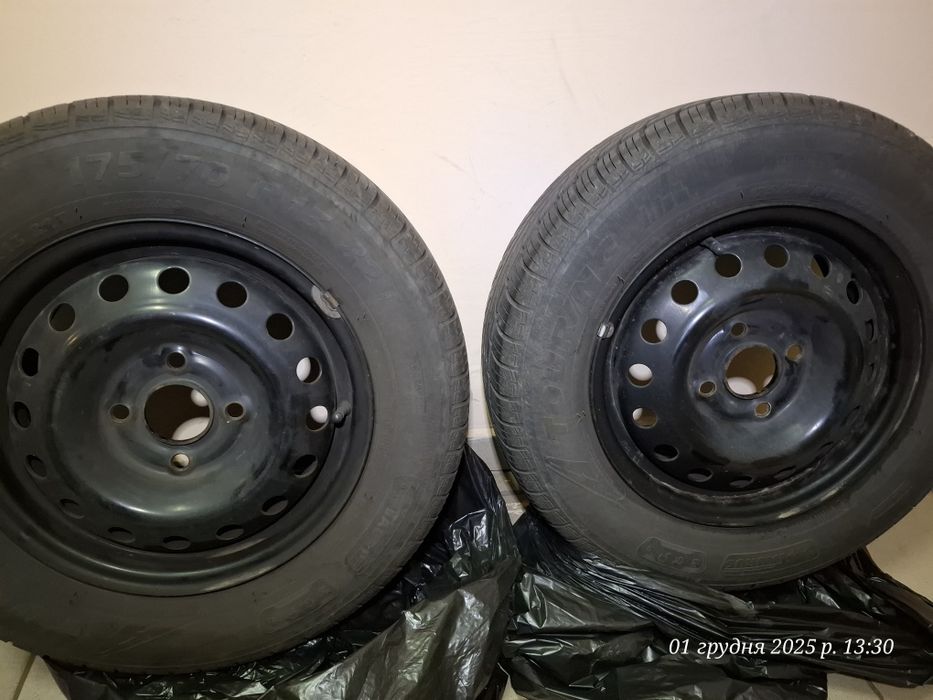 Резина з дисками