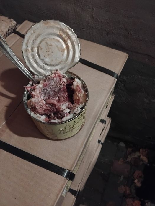 В продаже тушенка свиная, Цена ящика 24 шт 1800 гр