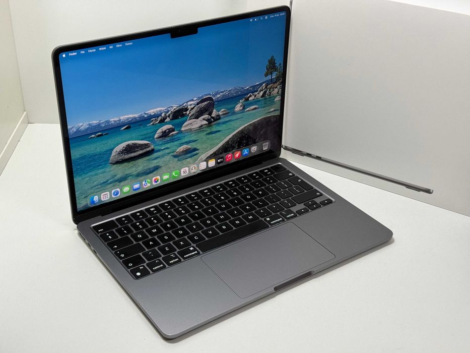 Apple MacBook Air 13 2022 - M2 8GB / 256GB -  92% Kondycji Baterii - Gwarancja - Stan BDB -