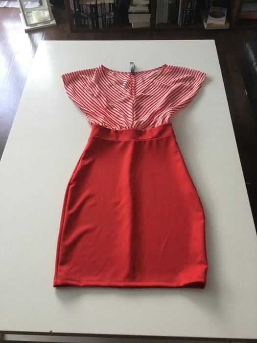 Elegancka czerwona sukienka r.36