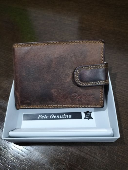 Carteira em pele castanho escuro  RFID