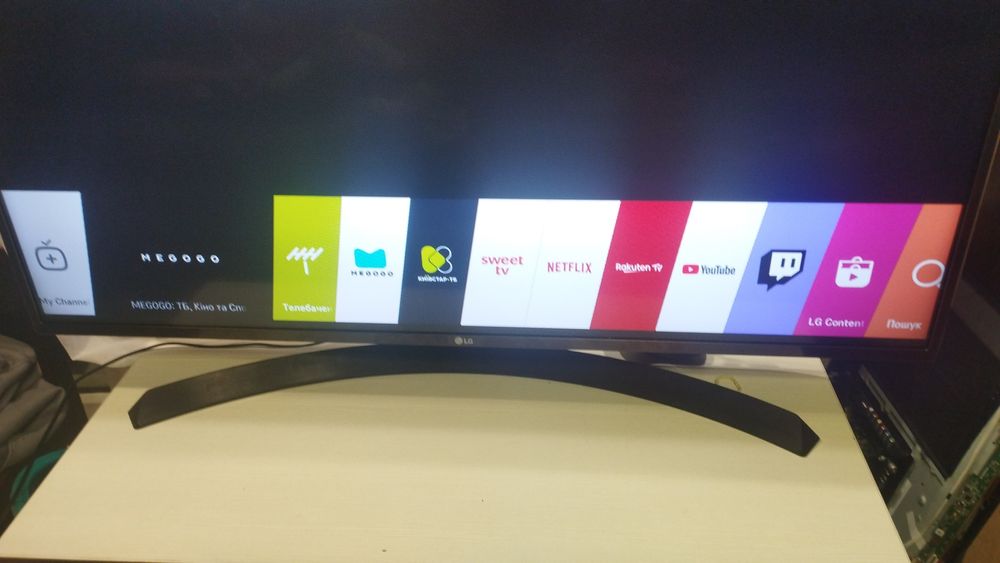 Телевізор LG 43lj
Wi fi, smart, full hd,