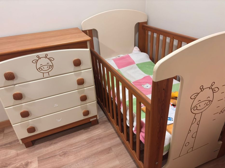 Quarto bebé  berço+ cómoda