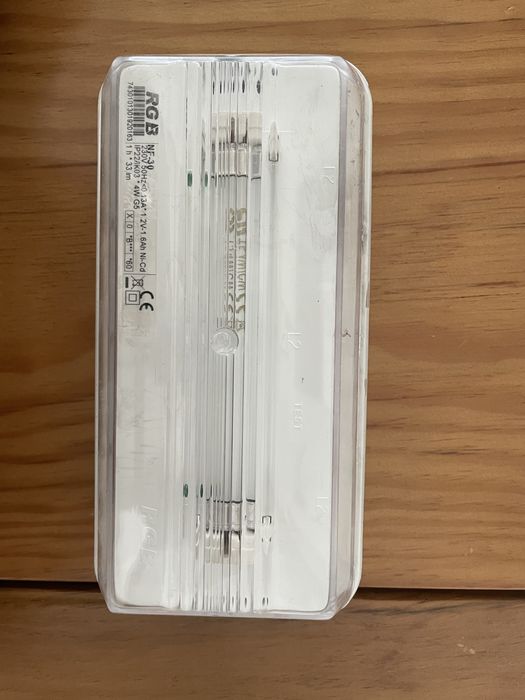 Luz de saída de emergência64551470189570121