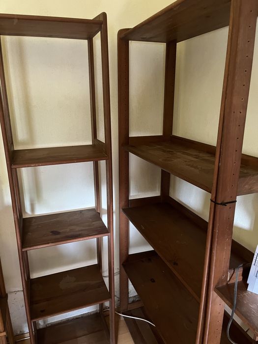Conjunto de Estantes em Pinho