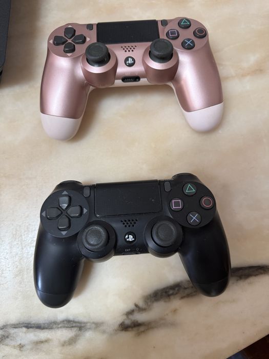 Vendo PS4 de 500GB completa