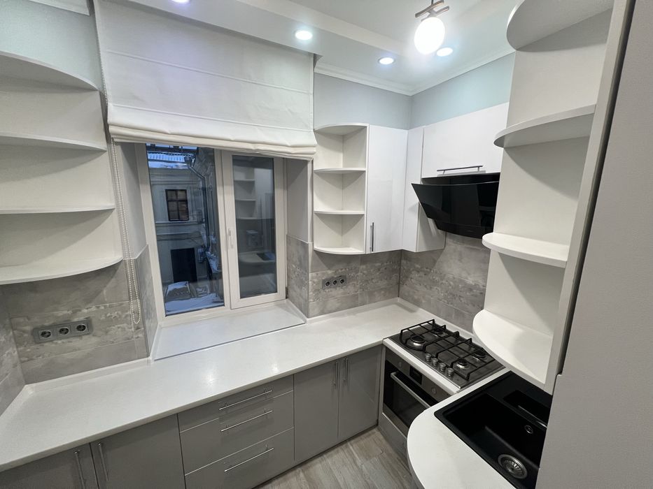 Сдам 2 х к кв центр свет не отключают вообще .