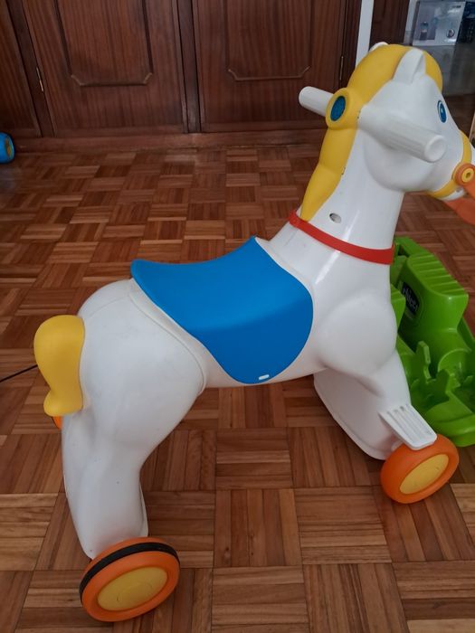 Cavalo baloiço da chicco em óptimo estado