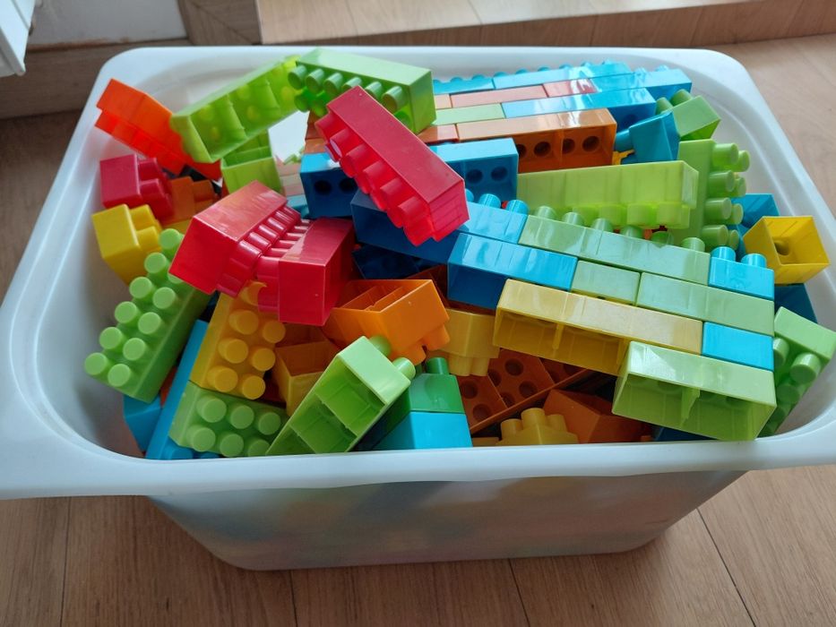 Zestaw klocków. Magnetyczne i plastikowe